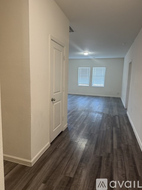 725 Yorkshire Dr 3 Beds Apartment for Rent