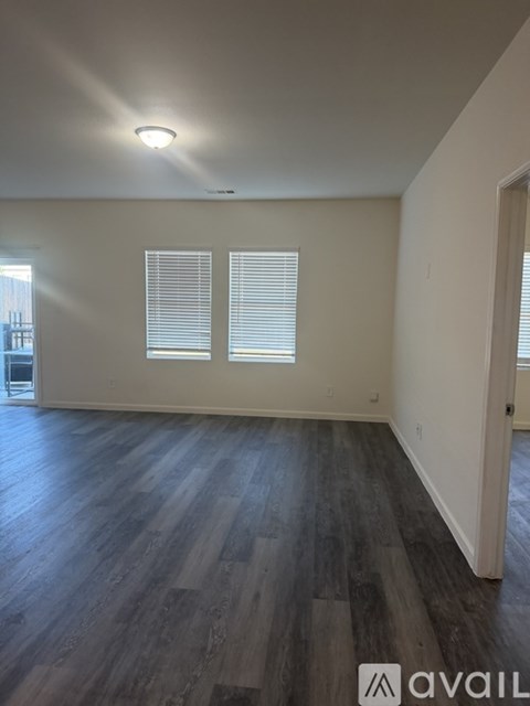 725 Yorkshire Dr 3 Beds Apartment for Rent