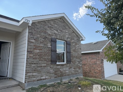 725 Yorkshire Dr 3 Beds Apartment for Rent