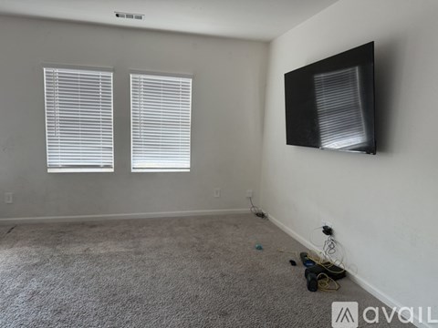 725 Yorkshire Dr 3 Beds Apartment for Rent