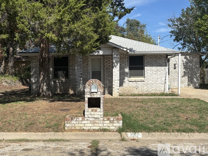 611 Smith St 4 Beds Single Family Home for Rent - Photo gallery 1