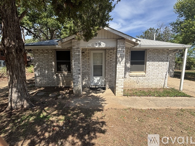 611 Smith St 4 Beds Single Family Home for Rent - Photo gallery 4