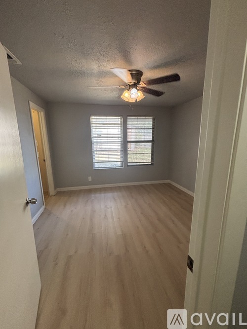 611 Smith St 4 Beds Single Family Home for Rent - Photo gallery 5
