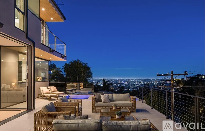 8470 Franklin Ave 4 Beds Single Family Home for Rent - Photo gallery 4