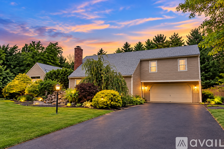 60 Vincent Lane 4 Beds Single Family Home for Rent - Photo gallery 1