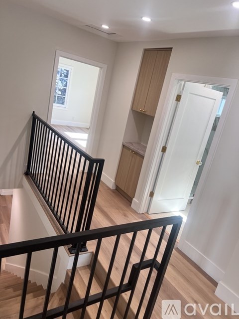 151 North Clark Drive 3 Beds Apartment for Rent