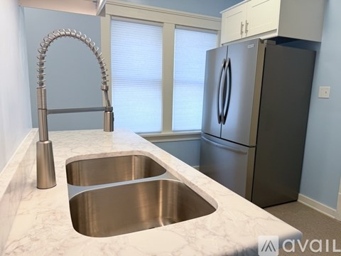 2615 North Maryland Avenue 3 Beds Apartment for Rent