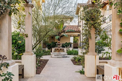 388 South Los Robles Avenue 2 Beds Apartment for Rent