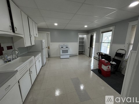 12 Bellevue Street 3 Beds Apartment for Rent