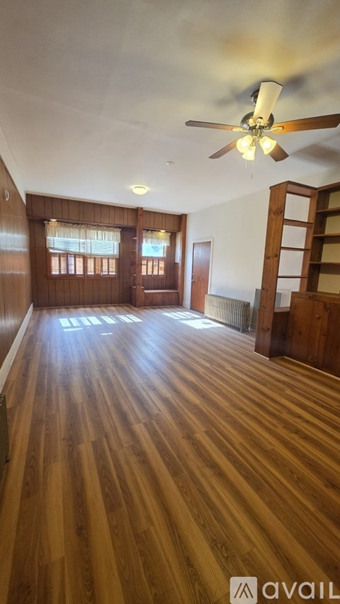 40 King St 2 Beds Apartment for Rent