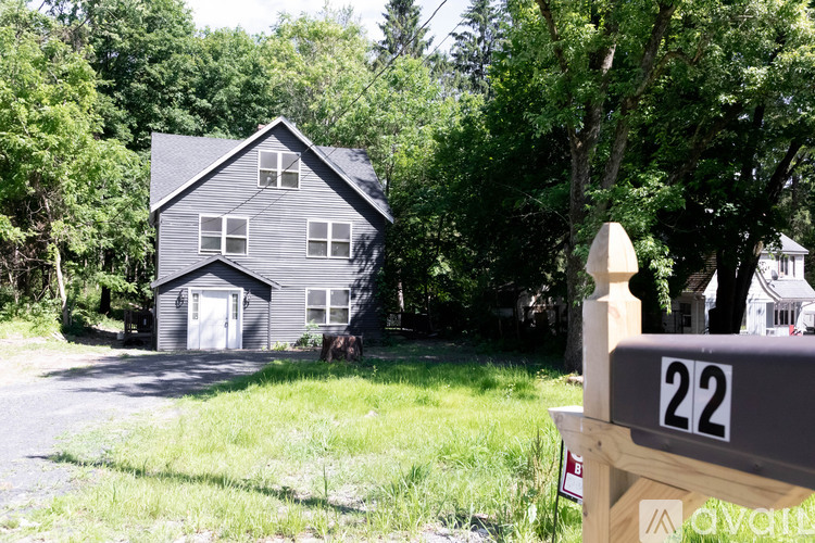 22 Academy Avenue 4 Beds Single Family Home for Rent - Photo gallery 1