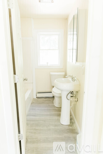22 Academy Avenue 4 Beds Single Family Home for Rent - Photo gallery 4