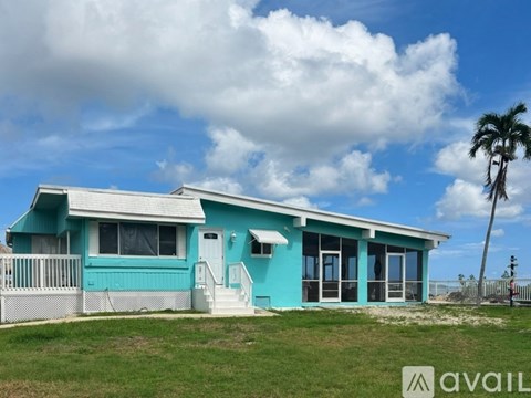 900 Morris Avenue 3 Beds Apartment for Rent