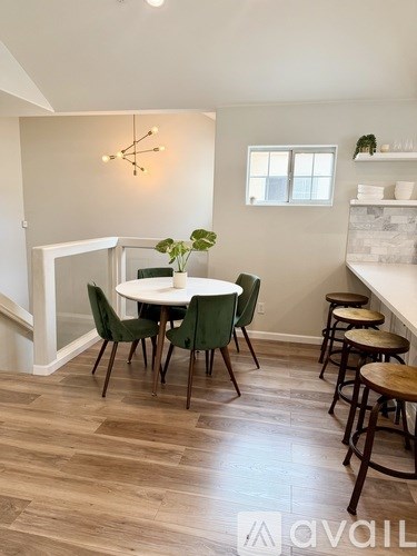 A dining room with a round table and chairs.