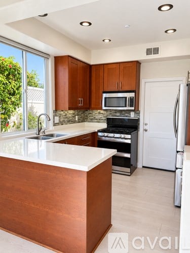2020 Santa Ana Avenue Unit F 3 Beds Apartment for Rent