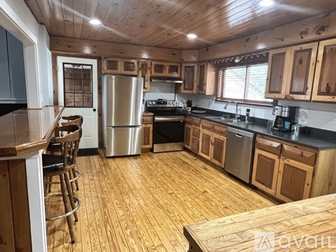 214 Temple Avenue 4 Beds Apartment for Rent