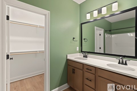4 Red Oak Dr 3 Beds Apartment for Rent