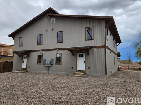 885 Oak St 3 Beds Apartment for Rent