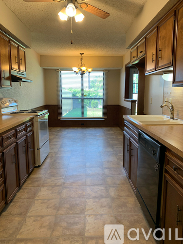 9835 E 37th St 3 Beds Single Family Home for Rent - Photo gallery 2
