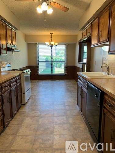 9835 E 37Th St 3 Beds Apartment for Rent