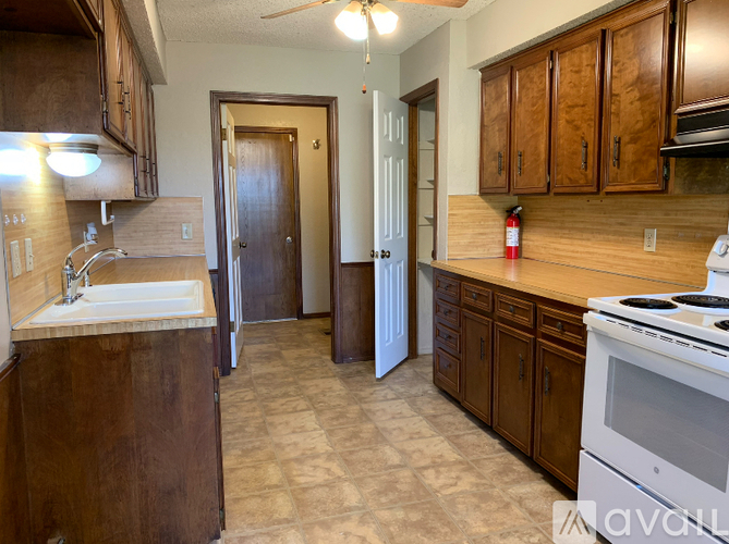 9835 E 37th St 3 Beds Single Family Home for Rent - Photo gallery 3