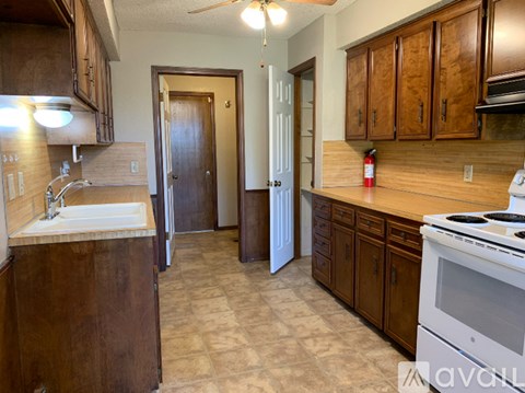9835 E 37Th St 3 Beds Apartment for Rent