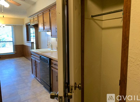 9835 E 37Th St 3 Beds Apartment for Rent