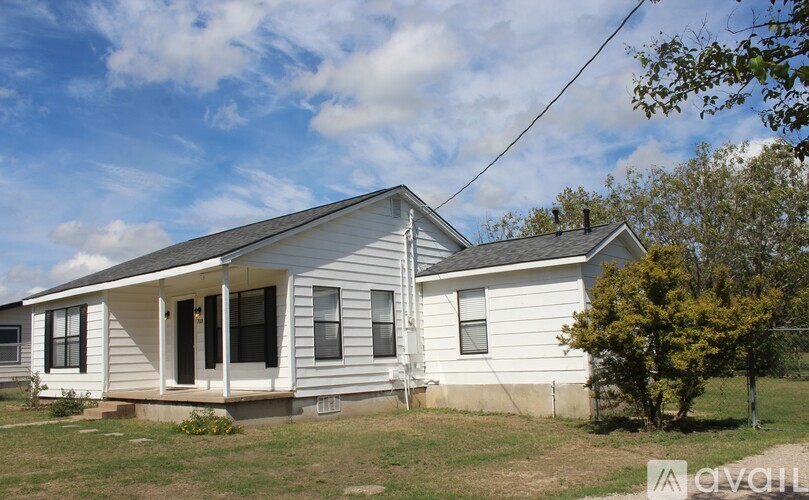 703 East 2nd Street 2 Beds Single Family Home for Rent - Photo gallery 1