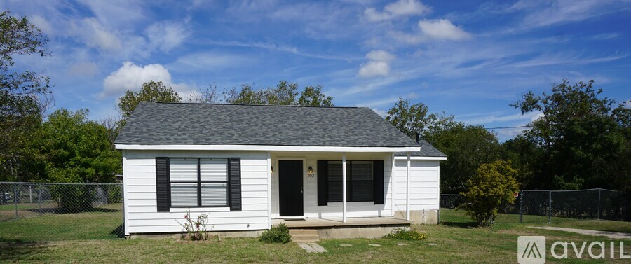 703 East 2nd Street 2 Beds Single Family Home for Rent - Photo gallery 2