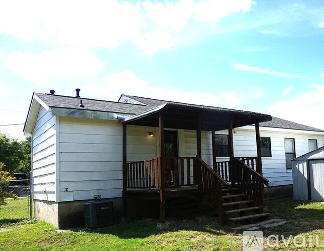 703 East 2nd Street 2 Beds Single Family Home for Rent - Photo gallery 4