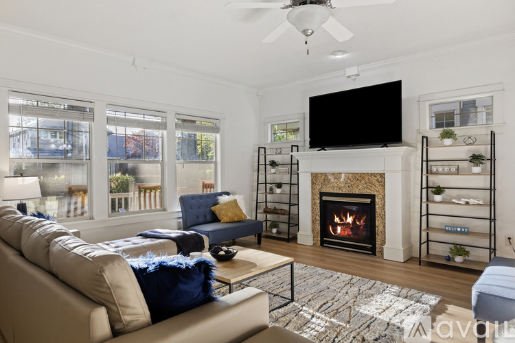 922 East Winding Creek Drive 4 Beds Single Family Home for Rent - Photo gallery 2