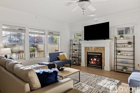 922 East Winding Creek Drive 4 Beds Apartment for Rent