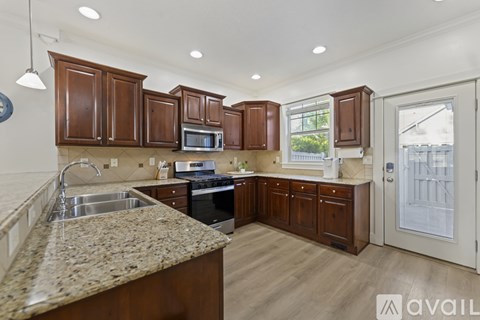 922 East Winding Creek Drive 4 Beds Apartment for Rent
