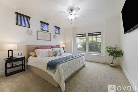 922 East Winding Creek Drive 4 Beds Apartment for Rent