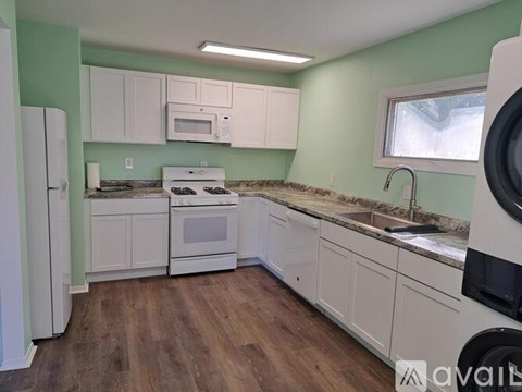 1521 Stanford Dr 3 Beds Apartment for Rent