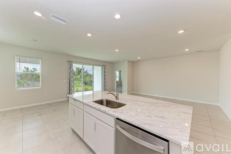 16105 6th Ave E 4 Beds Single Family Home for Rent - Photo gallery 5