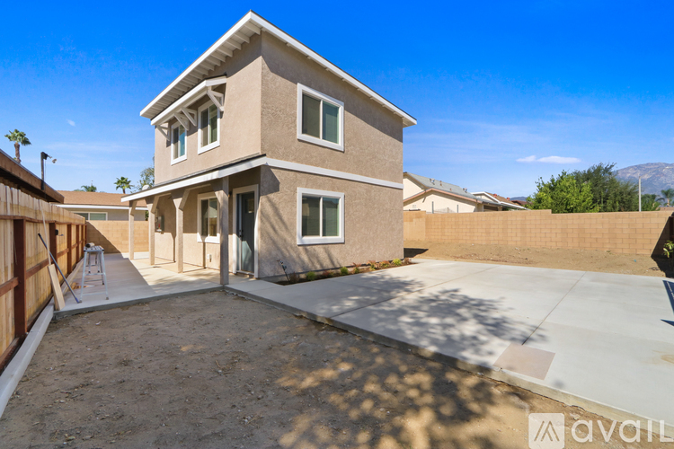 1833 E 7th St 3 Beds Single Family Home for Rent - Photo gallery 1