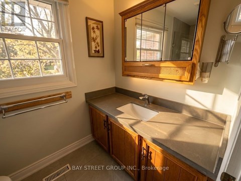 A bathroom with a sink and a mirror.