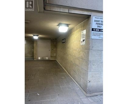A sign in a parking garage indicates that the space is for short-term parking only.