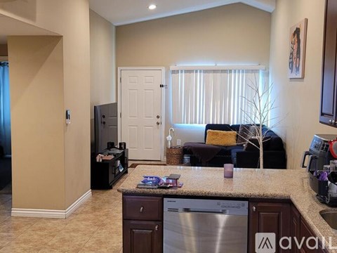 917 North Vineyard Avenue 2 Beds Apartment for Rent