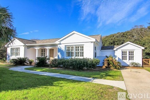 4135 South Fletcher Avenue 3 Beds Apartment for Rent