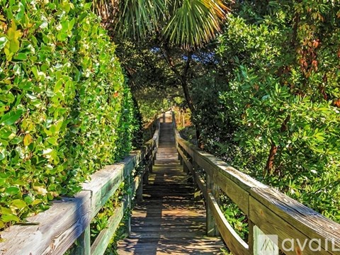 4135 South Fletcher Avenue 3 Beds Apartment for Rent