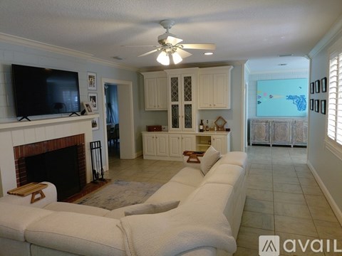 4135 South Fletcher Avenue 3 Beds Apartment for Rent