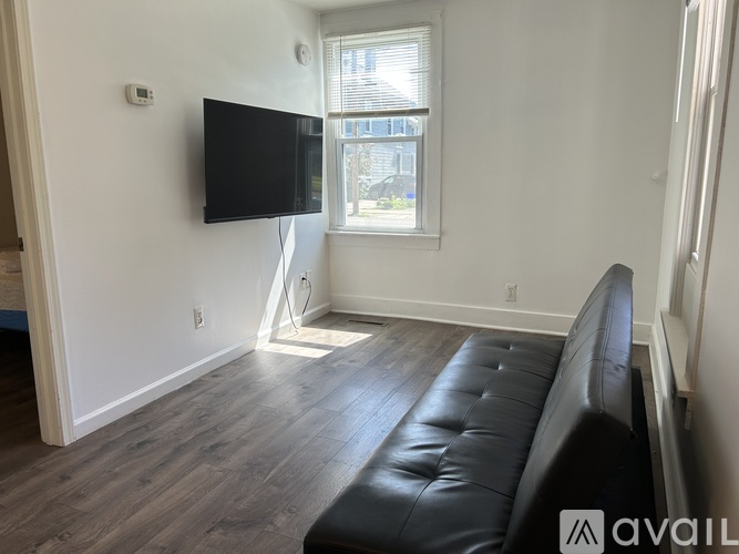 61 Walnut Street 2 Beds Single Family Home for Rent - Photo gallery 2