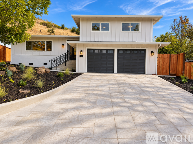 29 Sunnyhill Road 4 Beds Single Family Home for Rent - Photo gallery 1
