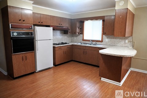111 Ferndale Avenue 2 Beds Apartment for Rent