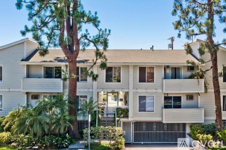 1535 Granville Avenue 2 Beds Condo for Rent - Photo gallery 2