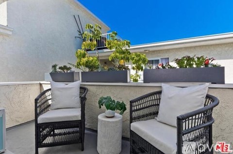 1535 Granville Avenue 2 Beds Apartment for Rent