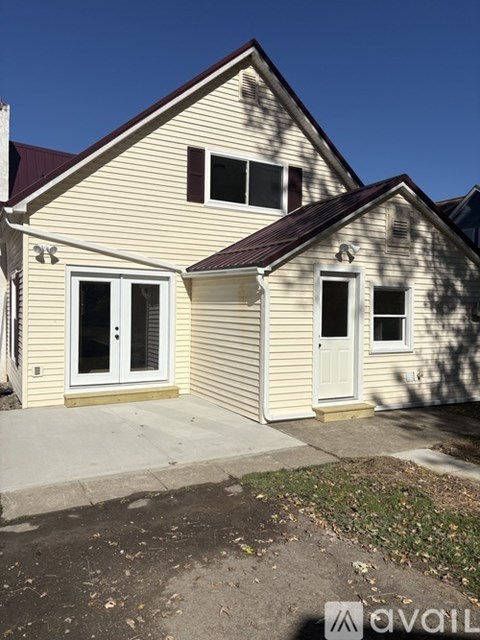 25 Glen Ave 3 Beds Apartment for Rent
