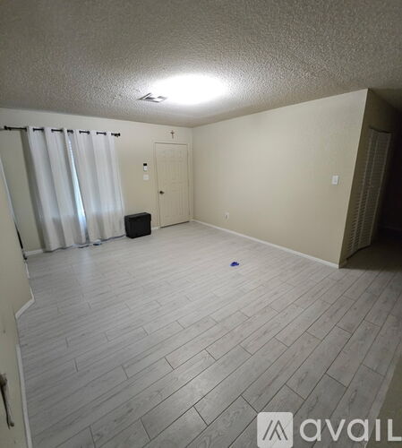 7916 E 42nd Ln 4 Beds Single Family Home for Rent - Photo gallery 2